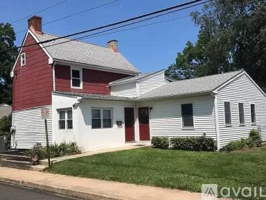 Main picture of 123 S Green St