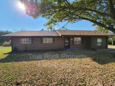 Main picture of 105 Davis Rd
