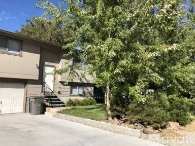 Main picture of 943 2nd St SE