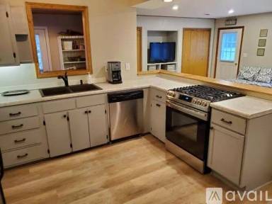 Main picture of 7421 Washington St