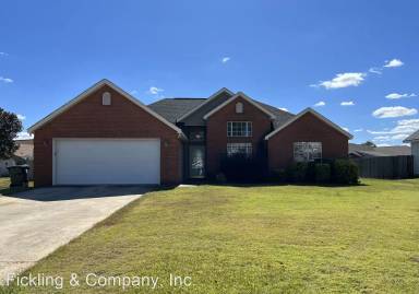 Main picture of 104 Holbeck Ct
