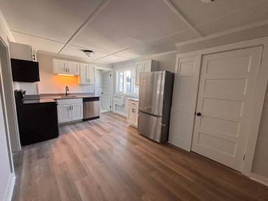 Main picture of 291 Village St