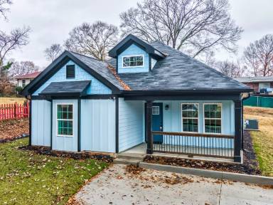 Main picture of 405 N Gilmer St