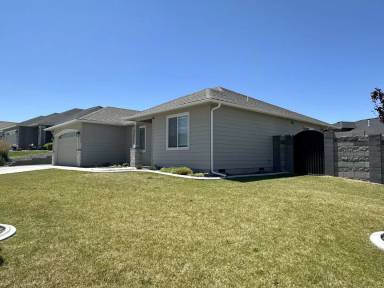 Main picture of 3304 S Zimmerman St