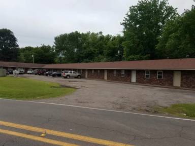 Main picture of College Place Apts, Clarksville, AR - 16