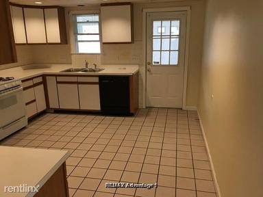 Main picture of 10 DuPont St