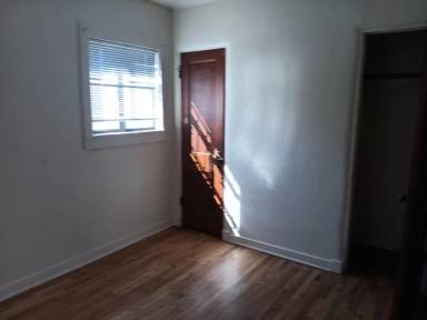 Main picture of 405 Yale Blvd SE