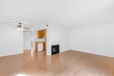 Main picture of 14455 Dickens St