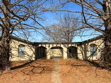Main picture of 109 Sieville Ave