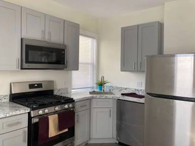 Main picture of 1344 W 93rd St