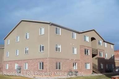 Main picture of 803 W 50 N