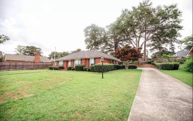 Main picture of 6834 Brewster Dr