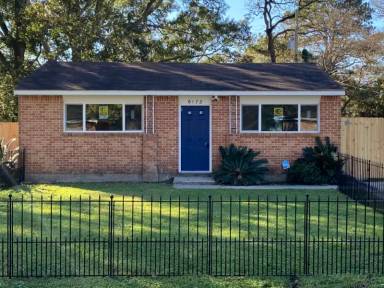 Main picture of 6173 Matthews St