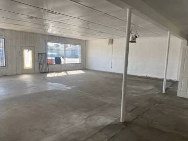 Main picture of 5765 S Elm Ave