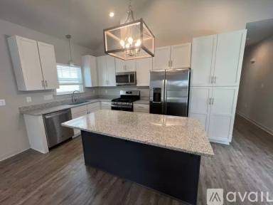 Main picture of 106 S G St