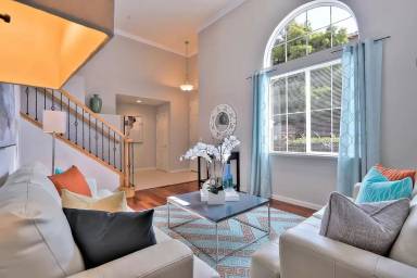 Main picture of 1933 Silva Pl
