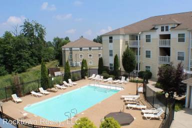 Main picture of 520 Davis Mills Dr