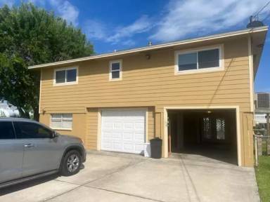 Main picture of 355 Ling St