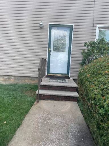 Main picture of 694 Maguire Ave