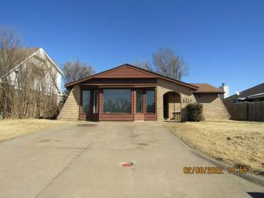 Main picture of 5713 NW Briarwood Ave