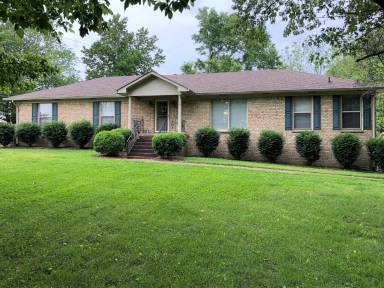 Main picture of 912 Lewisburg Pike
