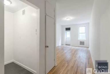 Main picture of 219 E 88th St