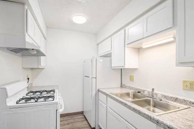 Main picture of 1552 44th St SW