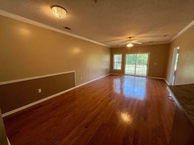 Main picture of 5840 Longwood Dr