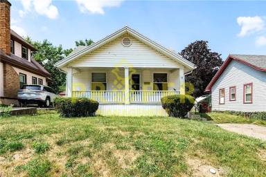 Main picture of 15 Camden Ave