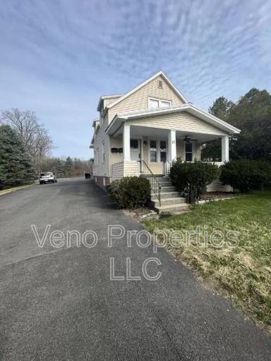 Main picture of 32 Russell Rd