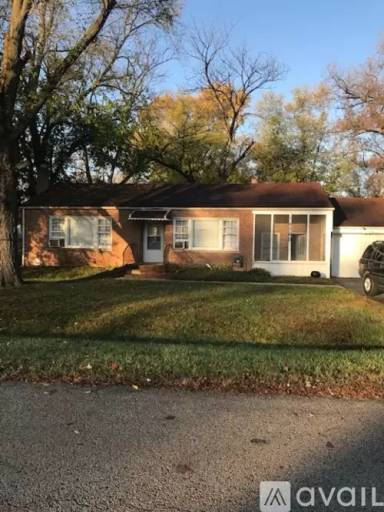 Main picture of 16140 Trumbull Ave