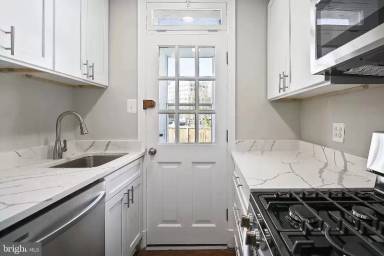 Main picture of 708 N Oakland St