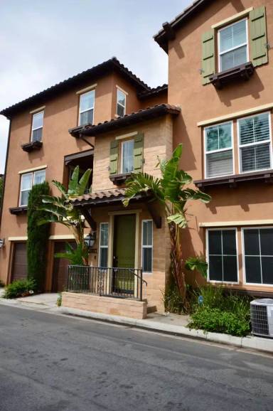 Main picture of 733 E Valencia St