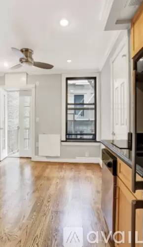 Main picture of 435 W 50th St