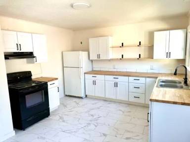 Main picture of 2627 Bay Ave