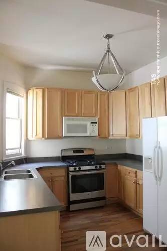 Main picture of 2430 N Marshfield Ave