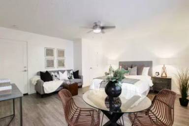 Main picture of 1321 E St