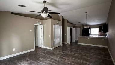 Main picture of 9210 N Travis Dr