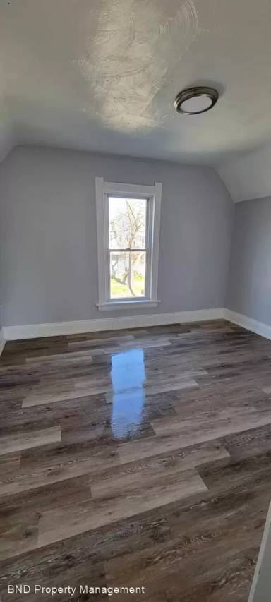 Main picture of 1349 W Woodruff Ave