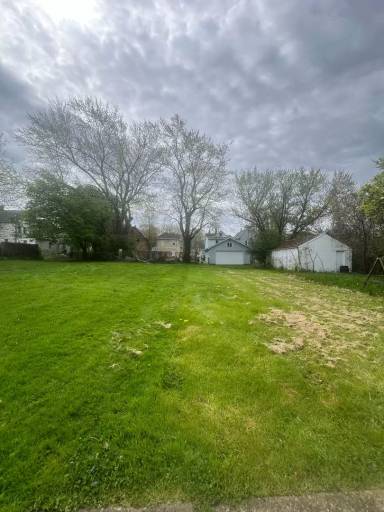 Main picture of 447 E 3rd St