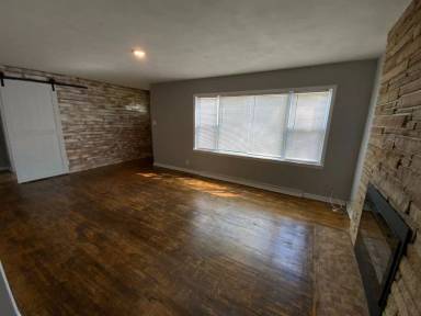 Main picture of 1215 W Worley St