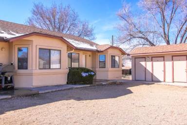 Main picture of 8448 E Lakeshore Dr