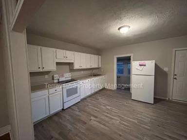 Main picture of 23 W Pitman St