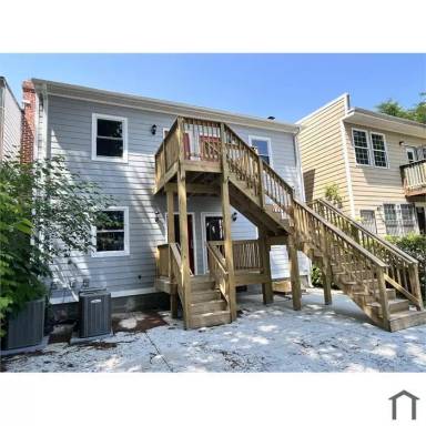 Main picture of 1709 E St NE