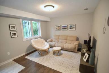 Main picture of 102 Harriet Street South