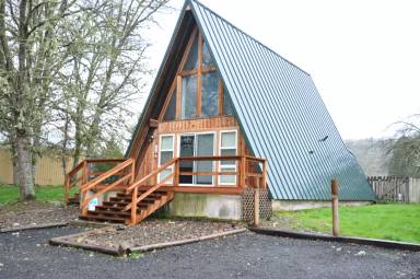 Main picture of 204 River Bend Rd