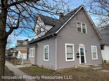 Main picture of 4502 E Washington St