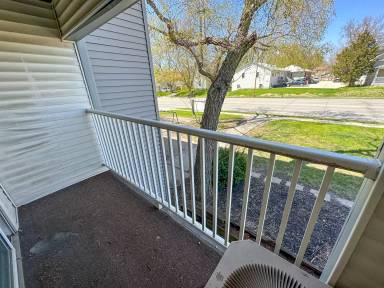 Main picture of 1006 Lincoln Way