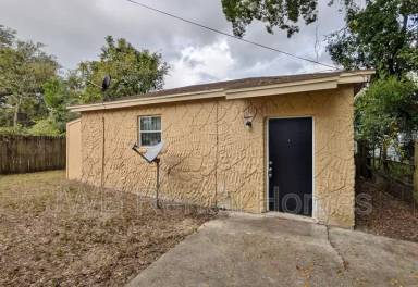 Main picture of 1943 Hardee St