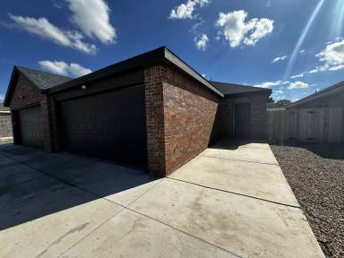 Main picture of 5527 Itasca St